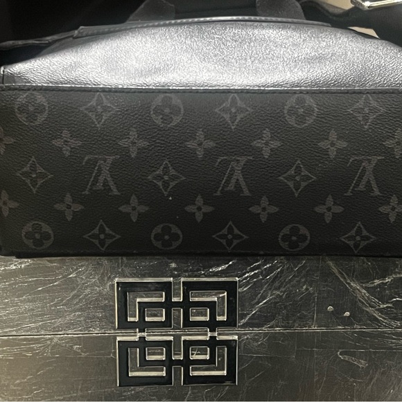Louis Vuitton Monogram Black Messenger Bag - Picture 16 of 16